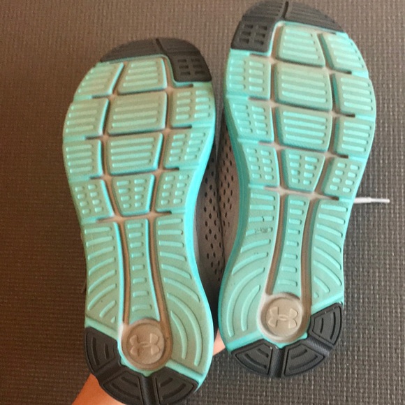COPY - UA Under Armour Charged Impulse Running Shoes 9 - Picture 4 of 7